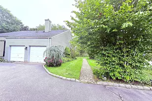 523 Hellwig Ln, West Islip, NY 11795 - Photo 32