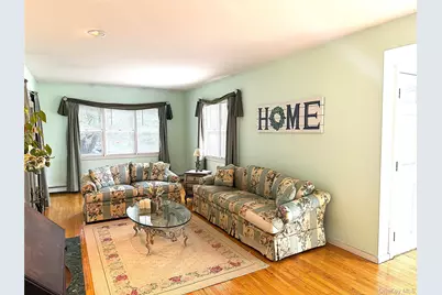 523 Hellwig Lane, West Islip, NY 11795 - Photo 18