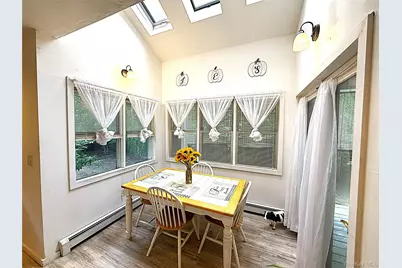 523 Hellwig Lane, West Islip, NY 11795 - Photo 10