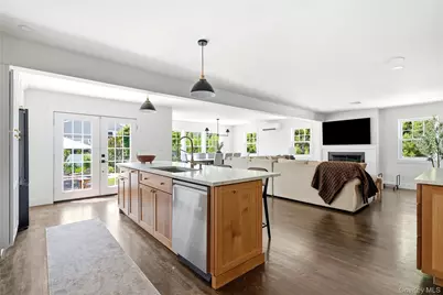240 Eaton Lane, West Islip, NY 11795 - Photo 12