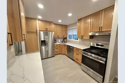122 Jordan Street, Bay Shore, NY 11706 - Photo 4