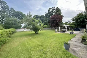 122 Jordan St, Bay Shore, NY 11706 - Photo 14