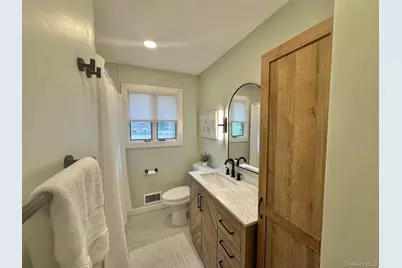 122 Jordan Street, Bay Shore, NY 11706 - Photo 8