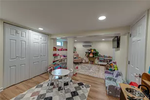 21 Bay 3rd St, Islip, NY 11751 - Photo 16
