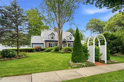 3 Carnegie Avenue, Cold Spring Harbor, NY 11724 - Photo 2