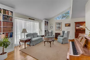 6 Primrose Ln, Huntington, NY 11743 - Photo 2