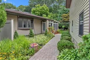 27 Fisher Rd, Commack, NY 11725 - Photo 4