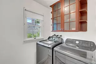 8 Tobi Ln, Setauket, NY 11733 - Photo 16