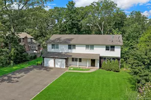 8 Tobi Ln, Setauket, NY 11733 - Photo 2