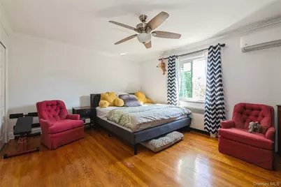 82-27 Utopia Parkway, Jamaica, NY 11432 - Photo 10