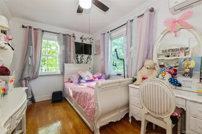 82-27 Utopia Parkway, Jamaica, NY 11432 - Photo 14