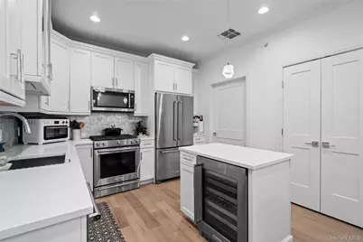 19303 Aspenwood Drive, Plainview, NY 11803 - Photo 6