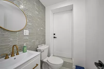 76-37 Vleigh Place, Kew Gardens, NY 11367 - Photo 8