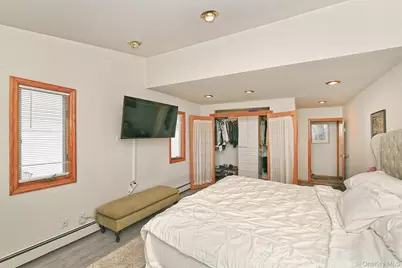 18 Wheelbarrow Lane, Wantagh, NY 11793 - Photo 6