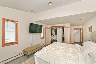 18 Wheelbarrow Ln, Wantagh, NY 11793 - Photo 6