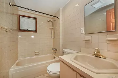 18 Wheelbarrow Lane, Wantagh, NY 11793 - Photo 22
