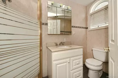 18 Wheelbarrow Lane, Wantagh, NY 11793 - Photo 16