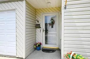 18 Wheelbarrow Ln, Wantagh, NY 11793 - Photo 4