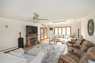18 Wheelbarrow Ln, Wantagh, NY 11793 - Photo 12