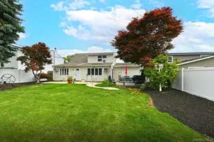 18 Wheelbarrow Ln, Wantagh, NY 11793 - Photo 18