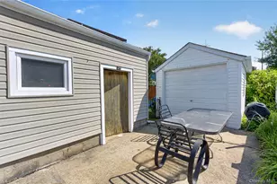 120 Bert Ave, Westbury, NY 11590 - Photo 24