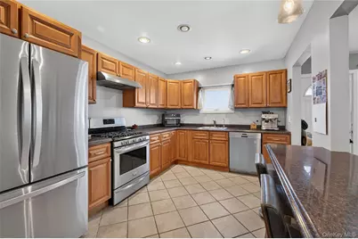 120 Bert Avenue, Westbury, NY 11590 - Photo 6