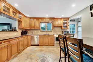36 Combes Dr, Manhasset, NY 11030 - Photo 10