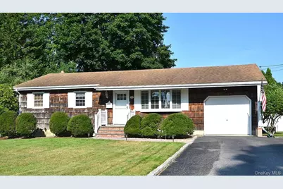 190 Pine Neck Avenue, Patchogue, NY 11772 - Photo 1