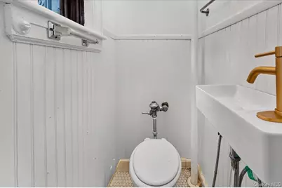 3236 Fish Avenue, Bronx, NY 10469 - Photo 16