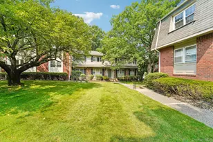 74 Bon Aire Cir, Suffern, NY 10901 - Photo 2