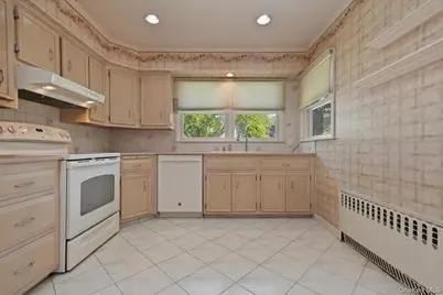 672 Westbury Avenue, Westbury, NY 11590 - Photo 16