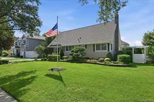 672 Westbury Ave, Westbury, NY 11590 - Photo 4