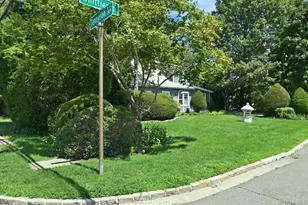 635 Whittier St, Westbury, NY 11590 - Photo 4