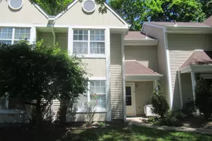 127 Creekside Cir, Spring Valley, NY 10977 - Photo 2