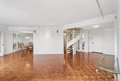 100 Hilton Avenue #907, Garden City, NY 11530 - Photo 2