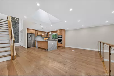 66 Chestnut Hill, Roslyn, NY 11576 - Photo 10