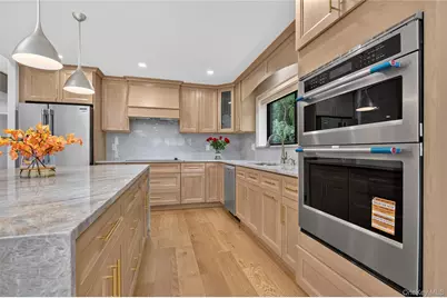 66 Chestnut Hill, Roslyn, NY 11576 - Photo 16