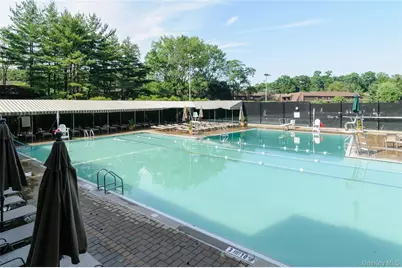 66 Chestnut Hill, Roslyn, NY 11576 - Photo 34