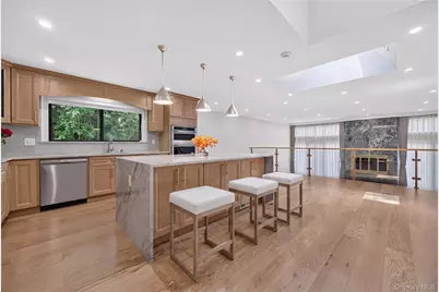 66 Chestnut Hill, Roslyn, NY 11576 - Photo 14