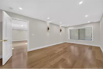 66 Chestnut Hill, Roslyn, NY 11576 - Photo 20