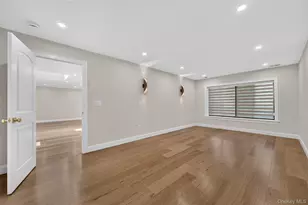 66 Chestnut Hill, Roslyn, NY 11576 - Photo 20