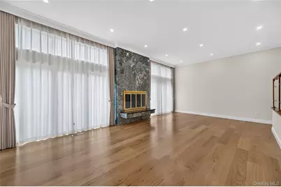 66 Chestnut Hill, Roslyn, NY 11576 - Photo 8