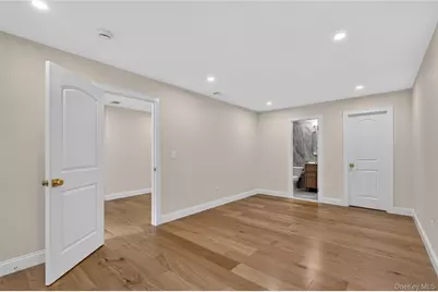 66 Chestnut Hill, Roslyn, NY 11576 - Photo 24