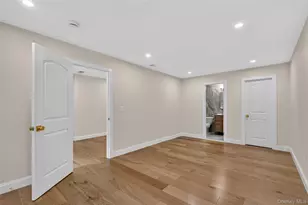 66 Chestnut Hill, Roslyn, NY 11576 - Photo 24