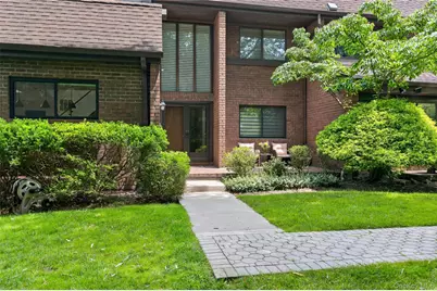66 Chestnut Hill, Roslyn, NY 11576 - Photo 2