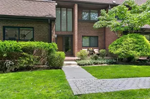 66 Chestnut Hill, Roslyn, NY 11576 - Photo 2
