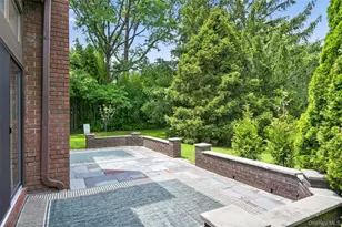 66 Chestnut Hill, Roslyn, NY 11576 - Photo 32