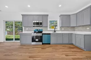 139 Miller Ave, Amityville, NY 11701 - Photo 12