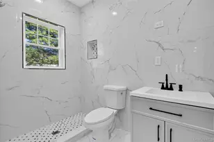 139 Miller Ave, Amityville, NY 11701 - Photo 14