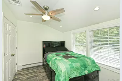33 Robin Road, Rocky Point, NY 11778 - Photo 10